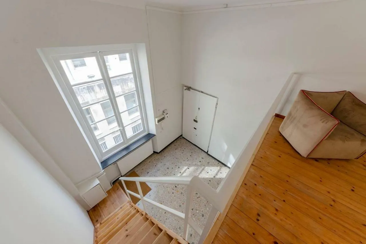 Апартаменты Joivy Elegant Flat For 7, In The Heart Of Генуя Италия