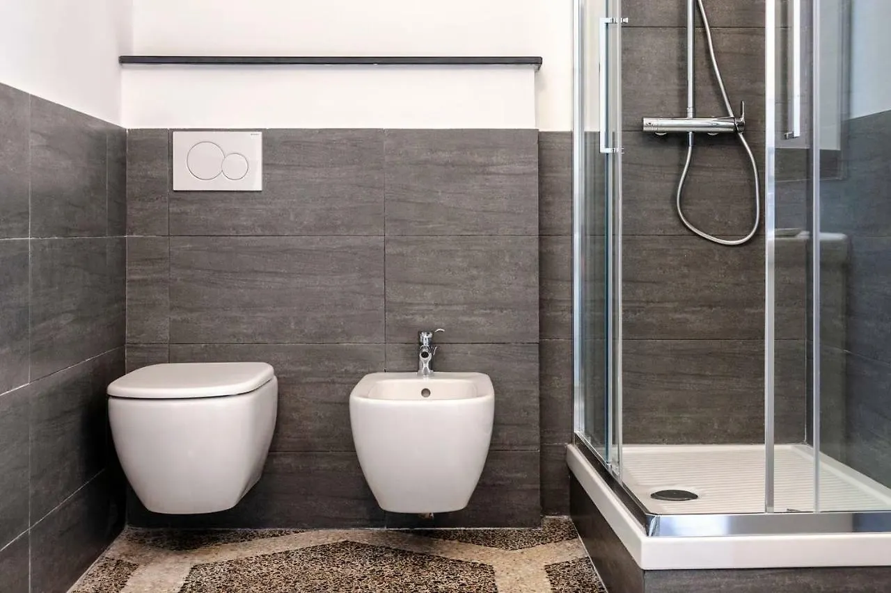 Апартаменты Joivy Elegant Flat For 7, In The Heart Of Генуя 0*,  Италия
